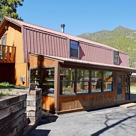 Roberts Trappers Lodge